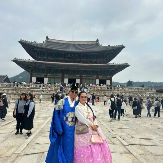 Đoàn các cô chú đến từ Hà Lan và Úc.